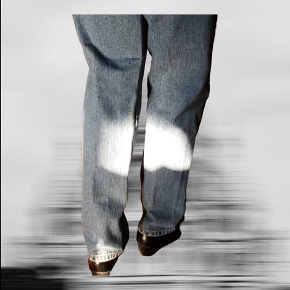 Calvin Klein Easy Fit Ladies Jean - Size 14 - Double Stone Washed - 32" Inseam - Picture 2 of 8